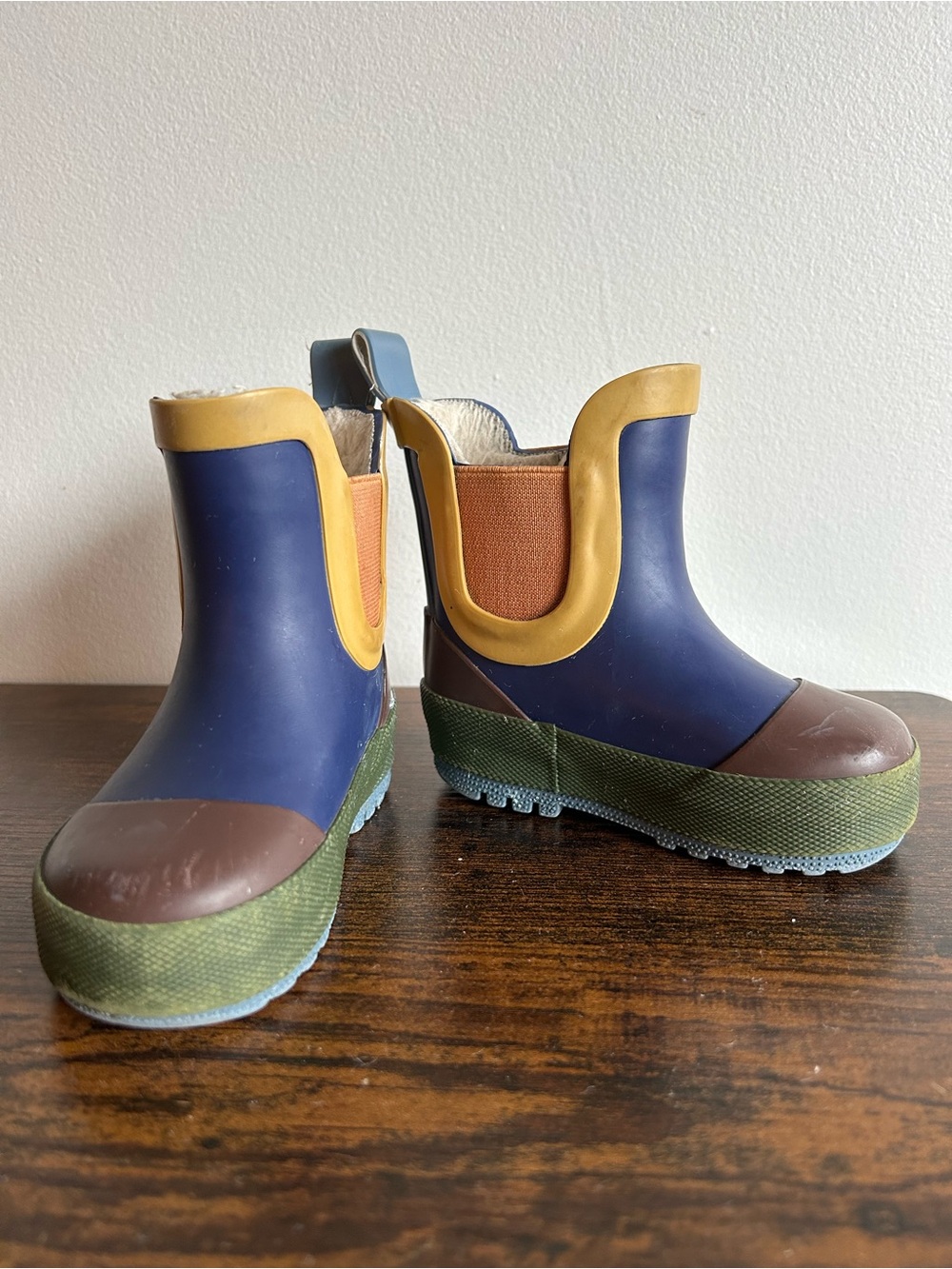 Kids Colorblock Fleece-Lined Waterproof Rain Boots in Navy and Olive
